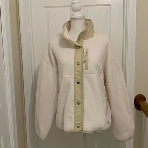 North Face  NWOT button down fleece cream jacket women’s size XL. Brand new!
